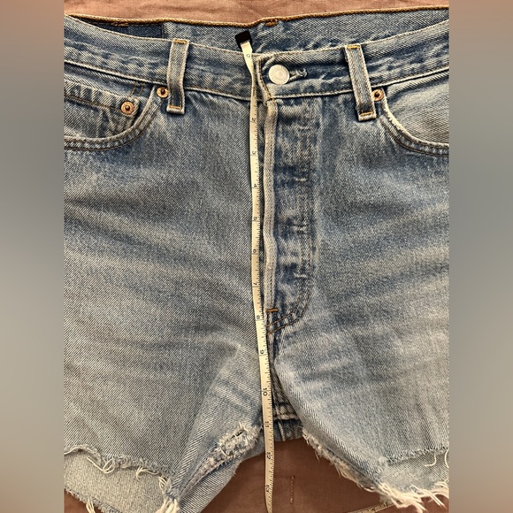 Vintage 501 Levi's Denim Jean Shorts with Distressed Hem size 26/27 - Picture 6 of 7